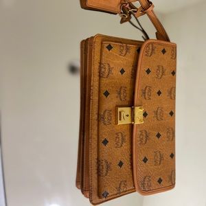 ❌SOLD❌ Pre-owned MCM Clutch